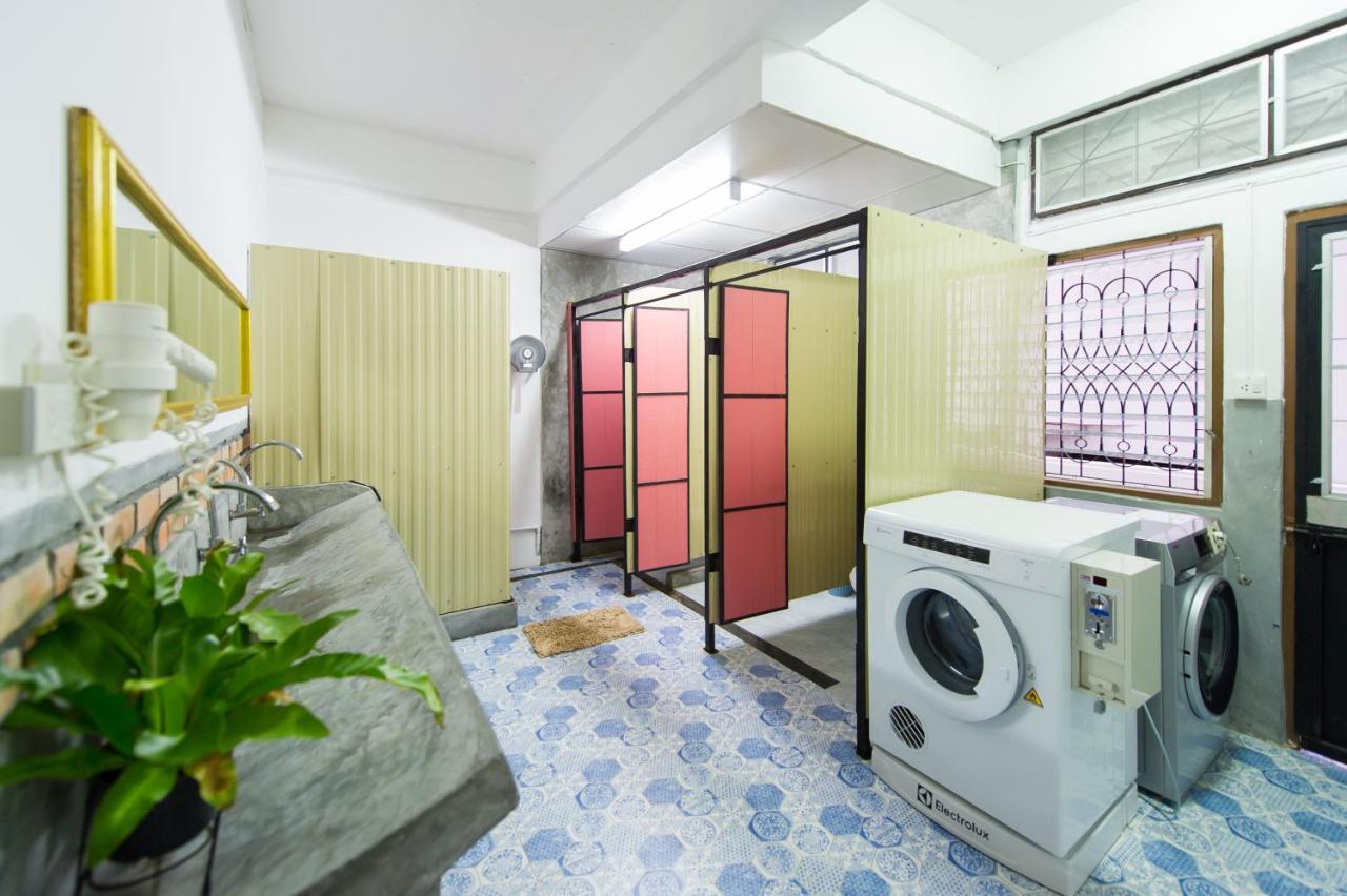 The Neighbors Hostel (Adults Only) Phuket Luaran gambar