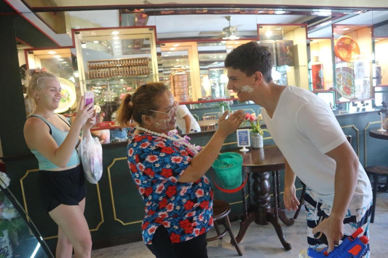 The Neighbors Hostel (Adults Only) Phuket Luaran gambar