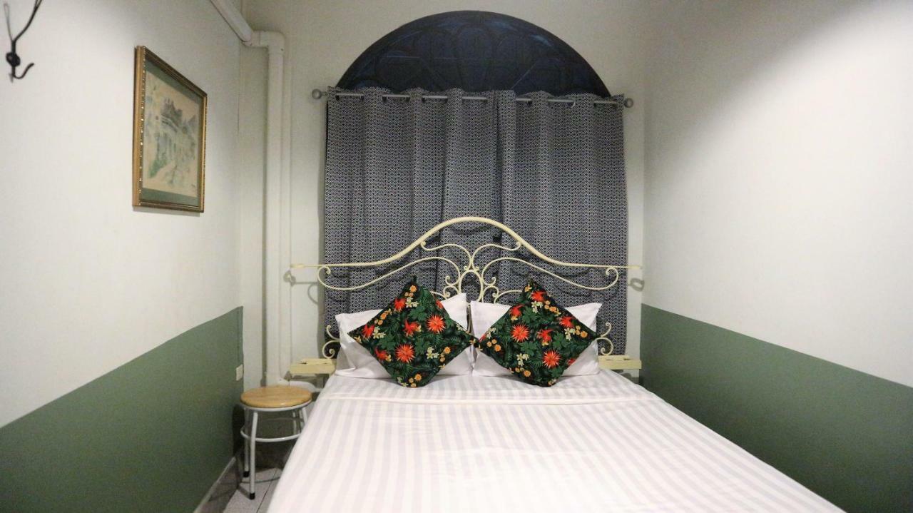 The Neighbors Hostel (Adults Only) Phuket Luaran gambar